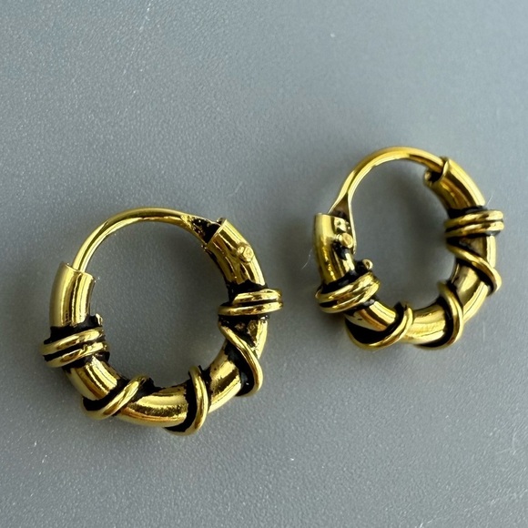 14k Gold Vermeil Bali Huggie Earrings - Picture 3 of 9